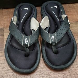 Nike memory foam flip flops
